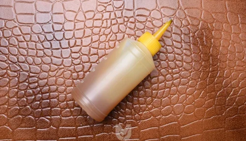 بطری پلاستیکی چسب